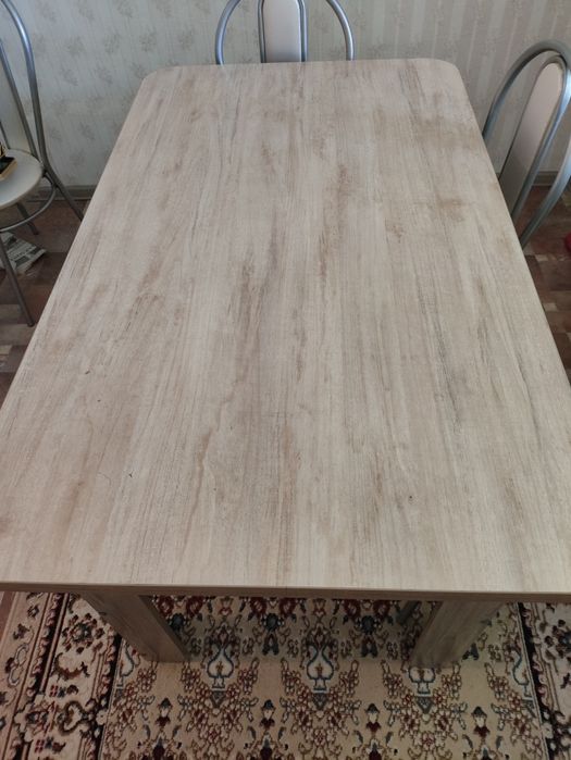 Продам кухонный стол