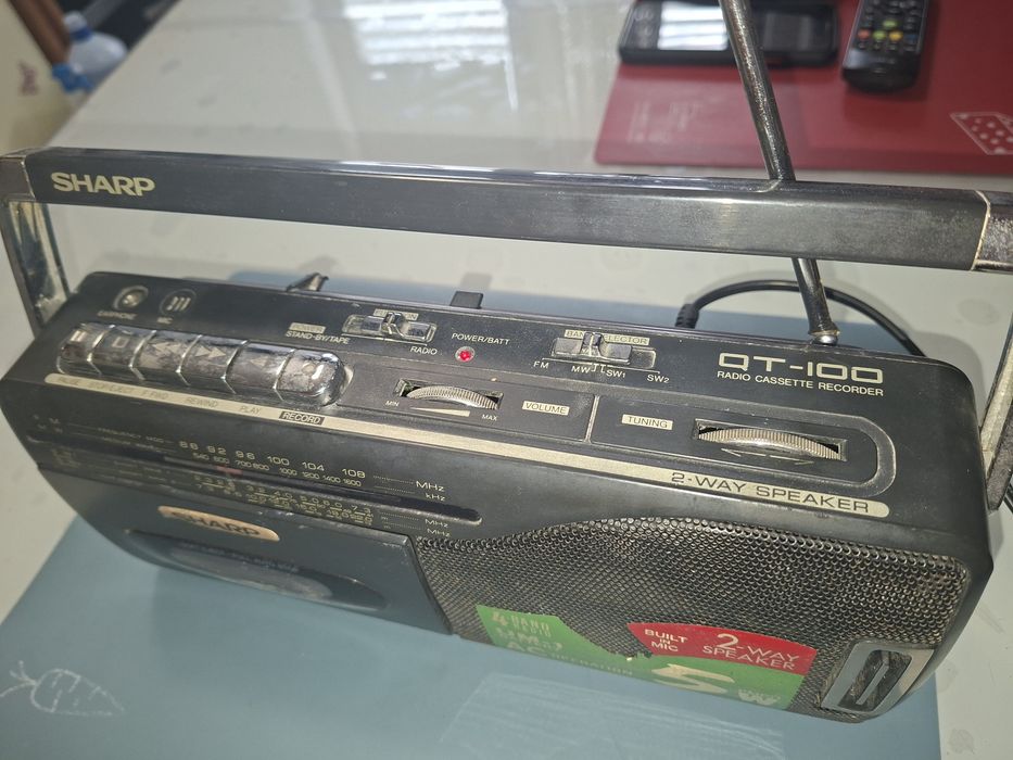 Radiocasetofon SHARP QT-100, radio 4 benzi, inclusiv Antena Satelor
