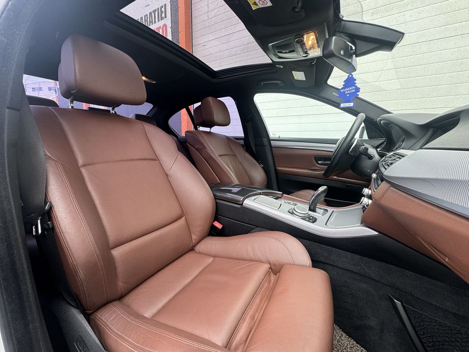 Bmw 520D M pachet, HUD, Trapa, Piele maro, Posibilitate Rate