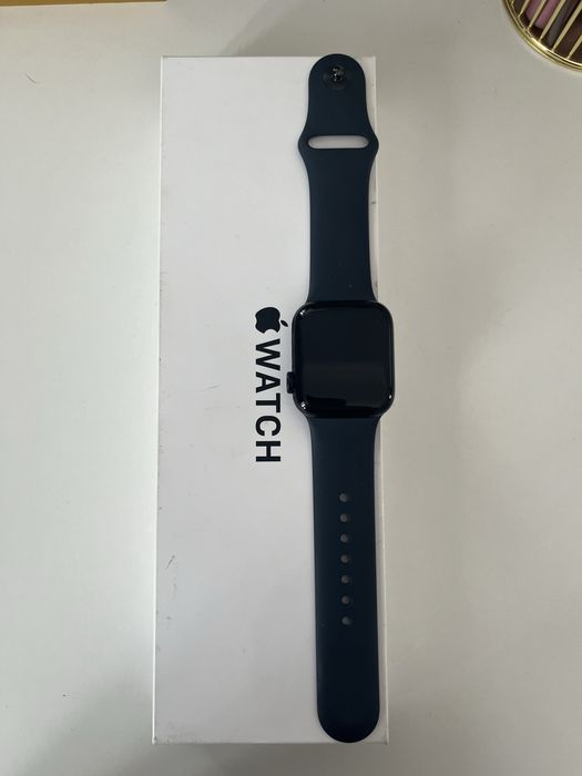 СРОЧНО продам Aplle Watch SE