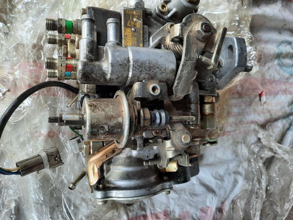 Топливный насос на дизель ТНВД фирмы Denso на Toyotu (Land Cruiser, Pr