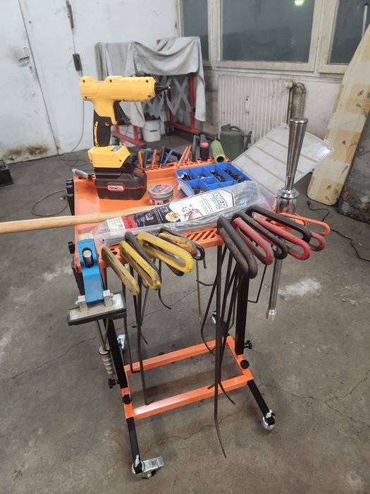 Мобилна пдр маса за инструмевти ш консумативи