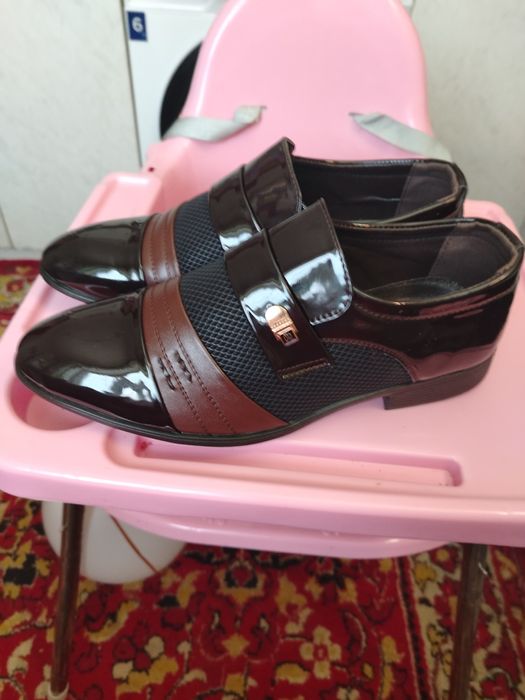 Продам туфли новые две пары
