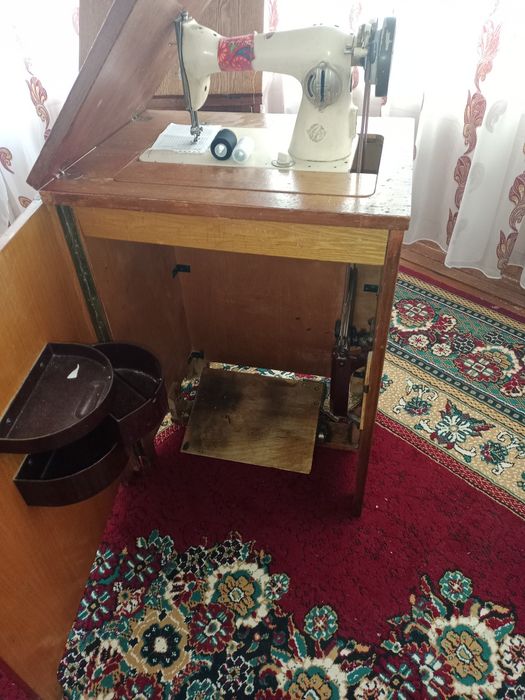 Тикув мошинаси сотилади