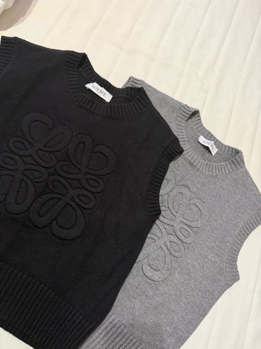 *Loewe* дамски пуловери с-размер