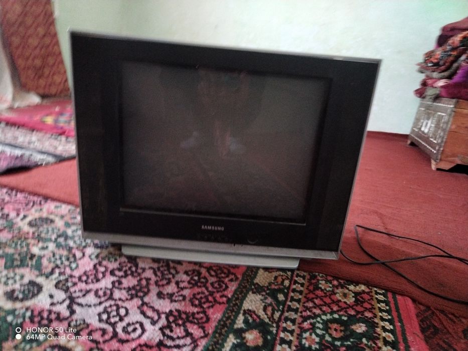 Televizor sotiladi ishlab turibdi  arzon narxlarda