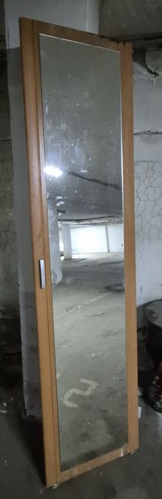 Зеркало наклеенное на двери 400×2100