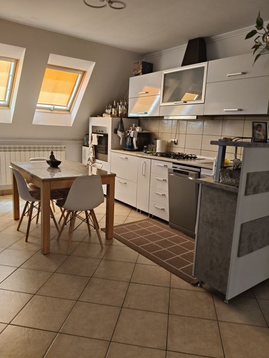 Vând apartament.