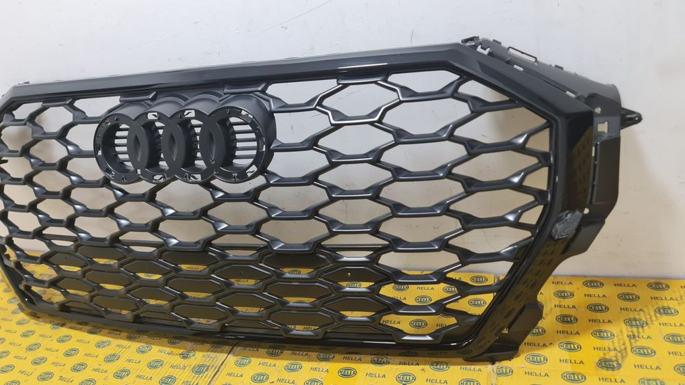Grila masca radiator bara fata Audi Q3 F3 83F853651c S line black