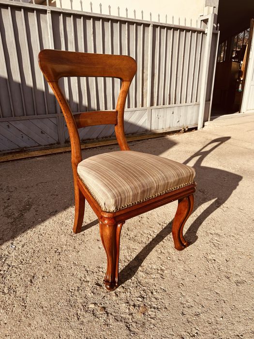 Антикварен стол от началото на ХХ век – масивно дърво