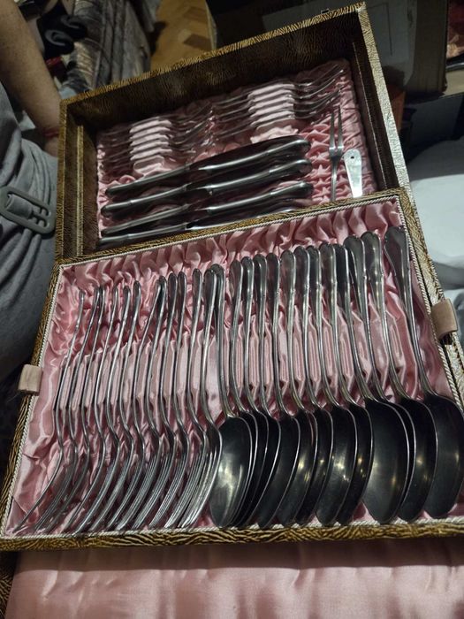 Комплект прибори за хранене