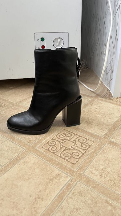 продается ботинки