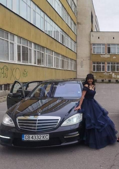 Тъмно синя бална рокля