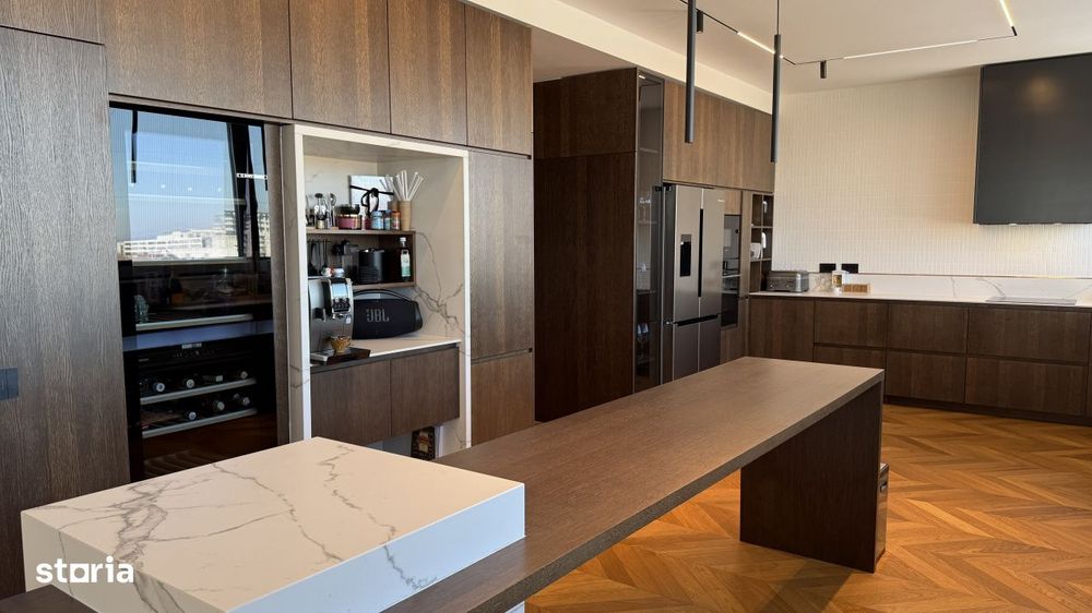 Penthouse pe bune, 5 camere, vedere la Mare si la Lac, 5 parcari subte