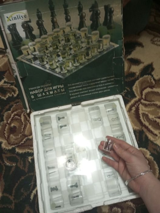 Набор рюмок для игры в шахматы