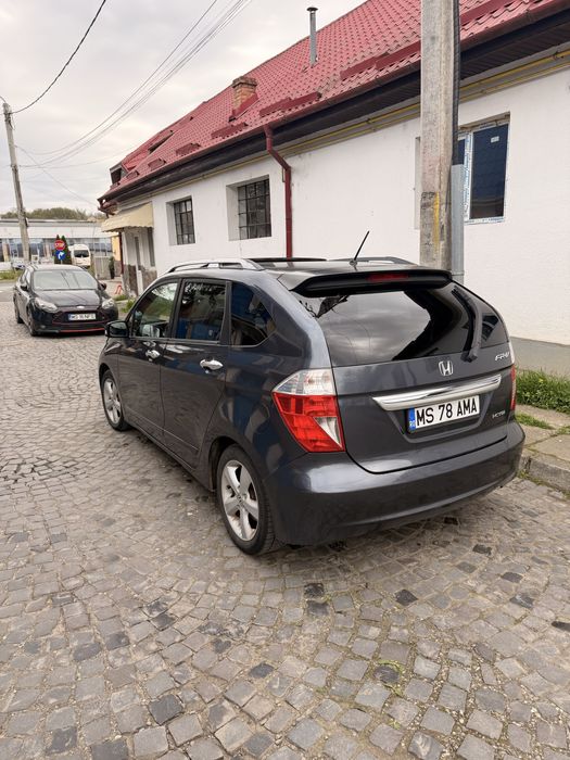 Vand Honda FR-v 2.2 diesel 6 locuri