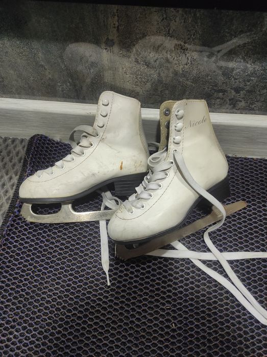 Продам коньки фигурные