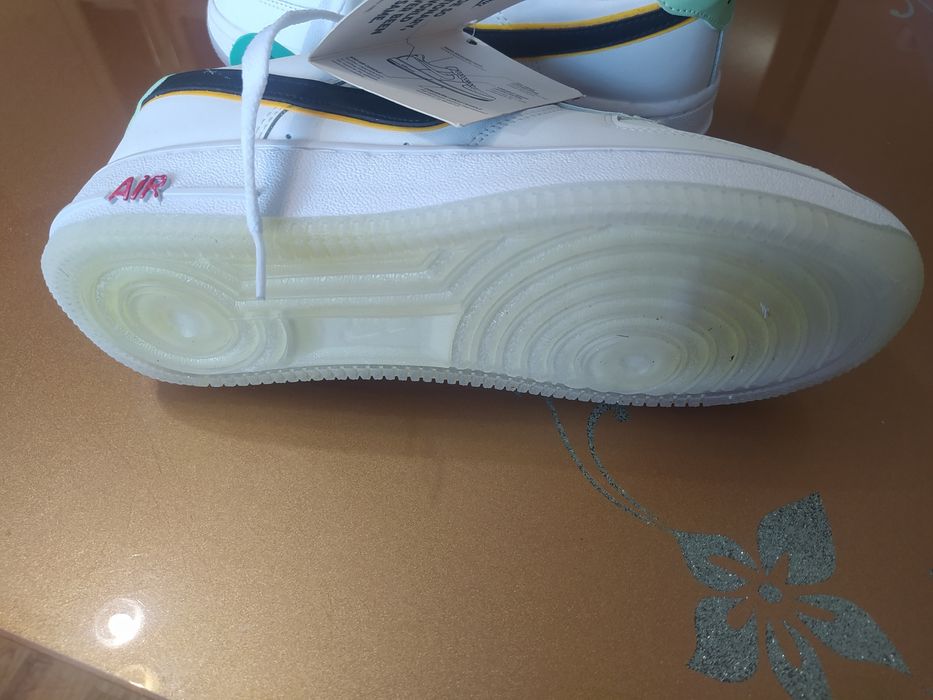 Кроссовки найк..белые