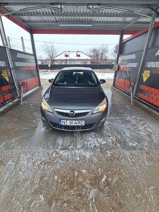Opel Astra J 2012