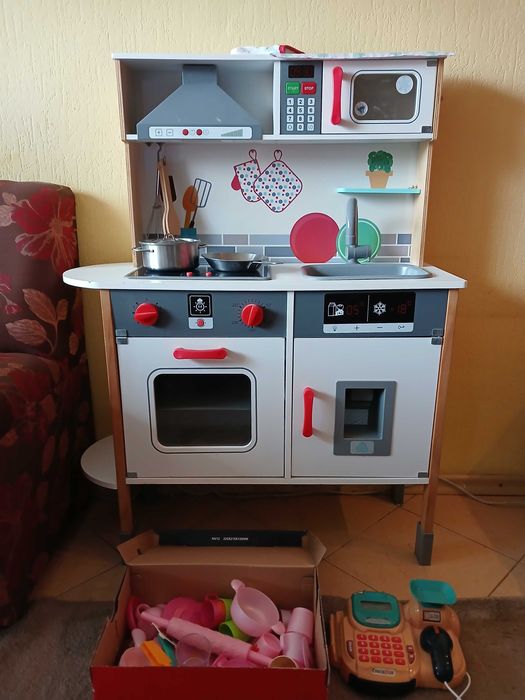 Детска дървена кухня изцяло оборудвана!