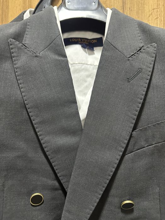 Классический костюм люксового бренда