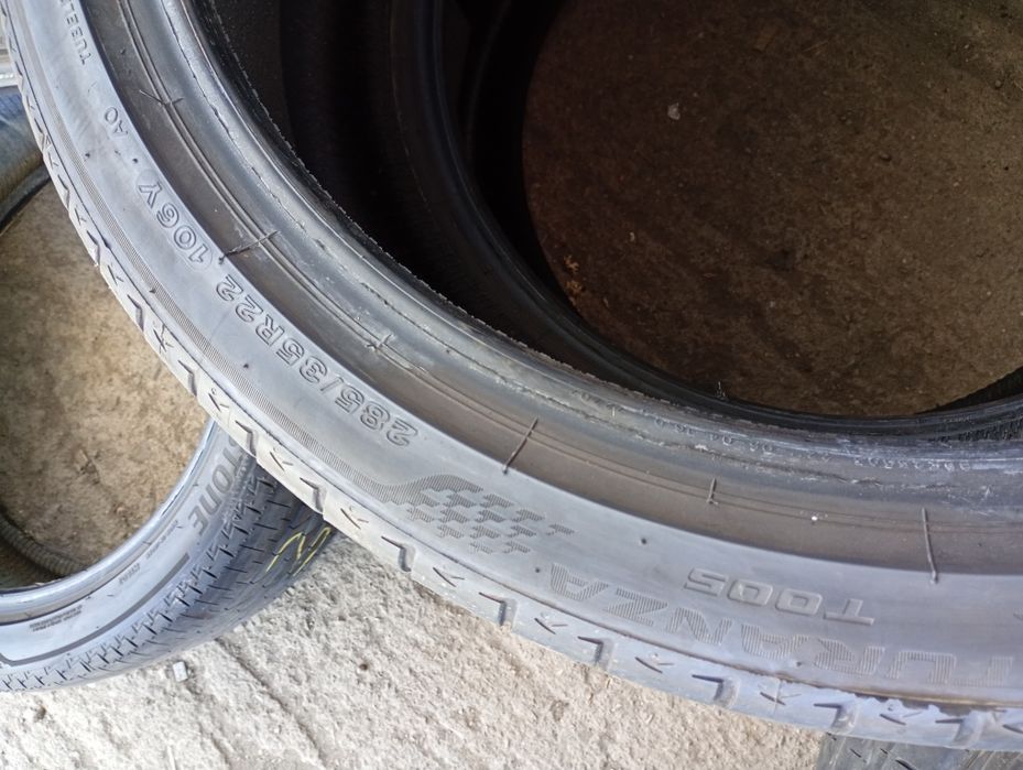 Топ състояние 2бр.285/35/22 Bridgestone T005 dot0825