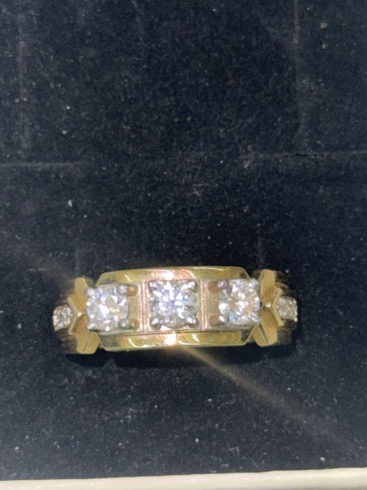 Золотое кольцо с бриллиантами