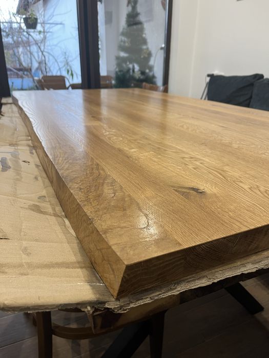 Трапезна маса от масив- дъб с метални крака