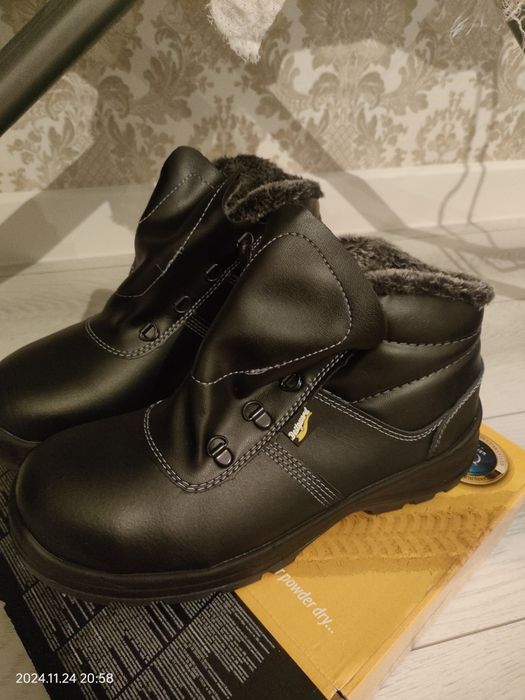 Зимний спецботинка  -42р-45р.