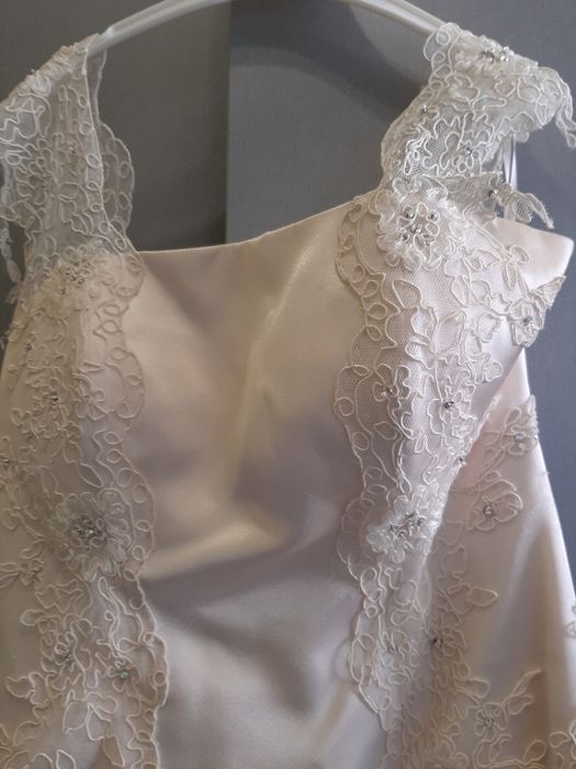 много красива официална рокля