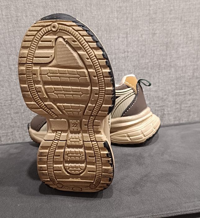 Продам кроссовки детские р. 22