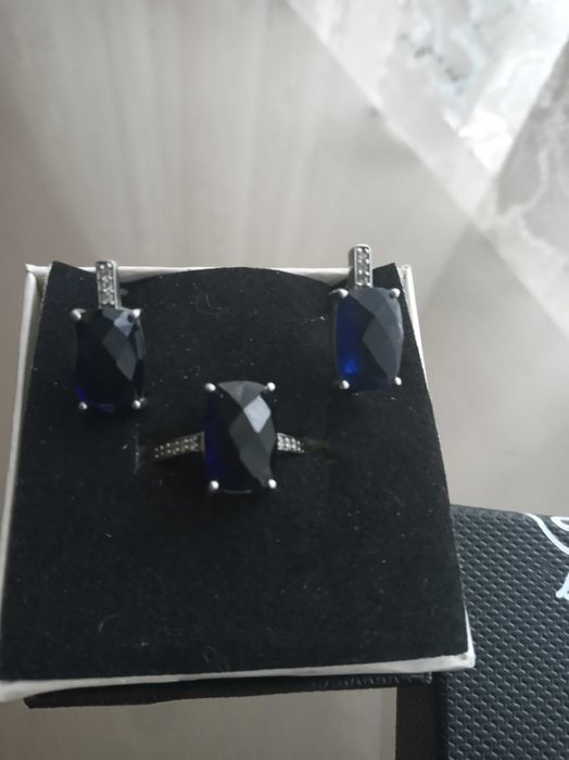 Елегантен сребърен комплект  със сапфири