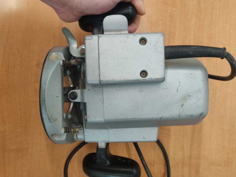 Электроинструмент фирмы ЕРА (ФРЕЗЕР ручной) 1500ВТ. Размер цанг 12 мм.