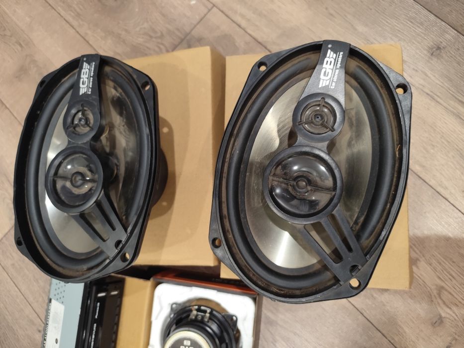 Продам автомагнитолу и динамики