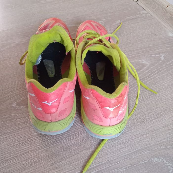 Продам кроссовку