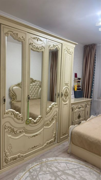 Продам спальный гарнитур