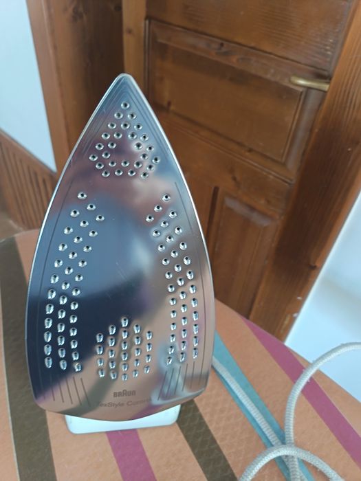 Fier de calcat Braun