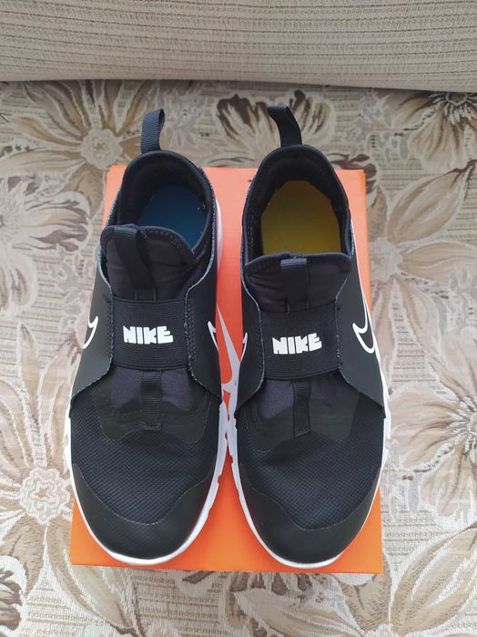 Маратонки- NIKE.Модела е унисекс.