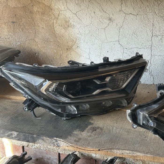 Фарове Toyota Rav 4 V генерация оборудвани