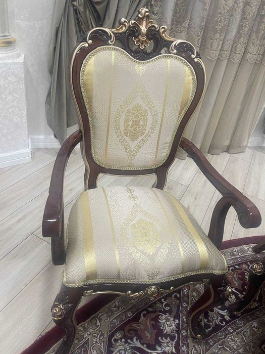 Стол на 12 посадочных мест