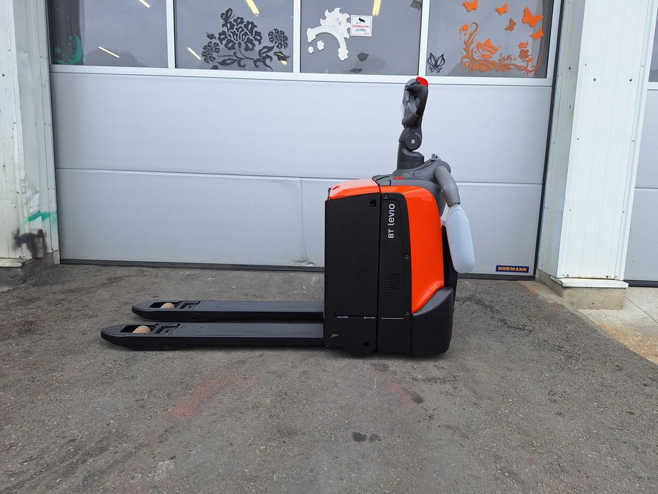 Електрическа палетна количка TOYOTA LPE200B с платформа (НОВА)