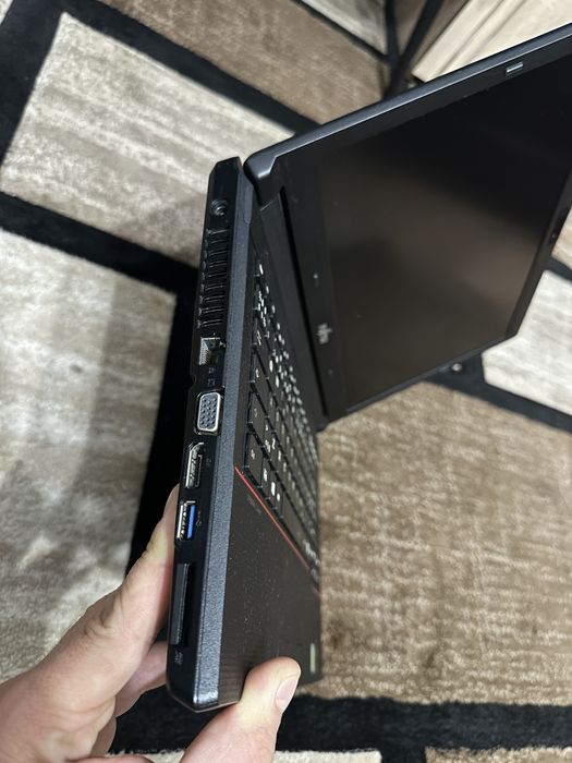 Laptop fujitsu E544 i 5