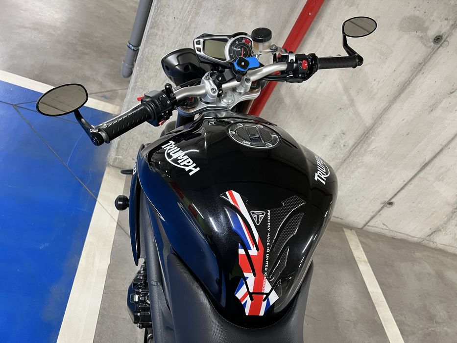 Triumph Speed Triple 1050 продавам