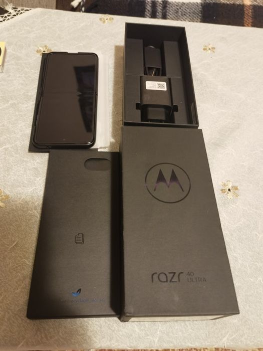 Motorola raz 40 ultra Nou.