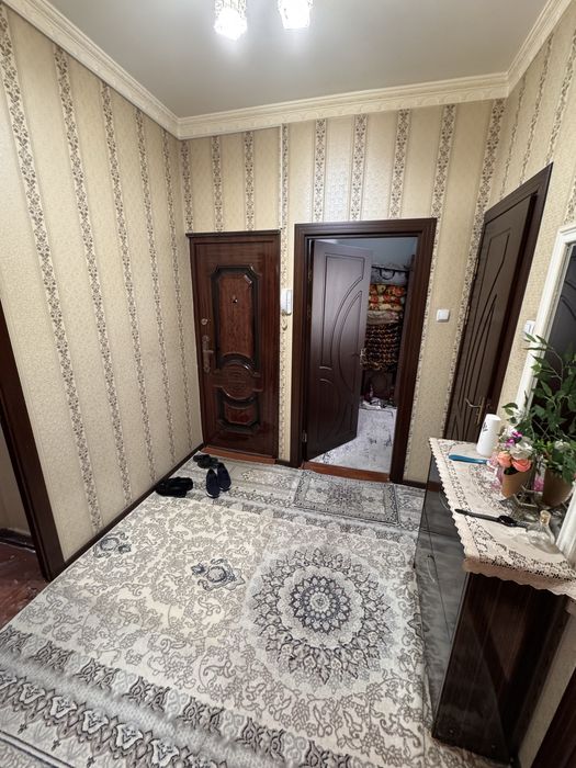 Чилонзор метро 100 метр 4-хона 3-этаж 93500$