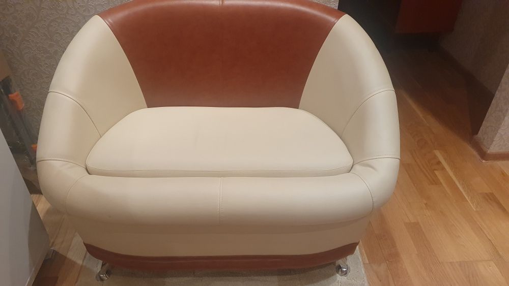 Продаем  диван и учебную мебель, Польша.