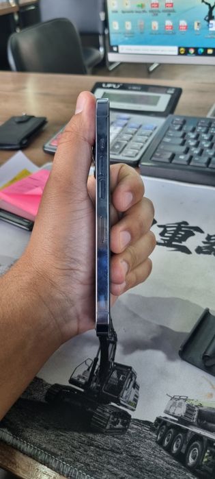 Iphone 13 pro  холати зур,  очилмаган кирилмаган. Ёмкость 76%