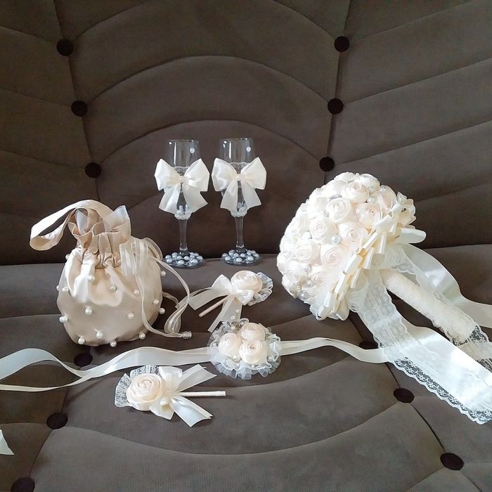 букет невесты  на свадьбу из искусственных цветов, брошек