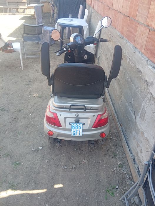 Vând tricicletă electrică