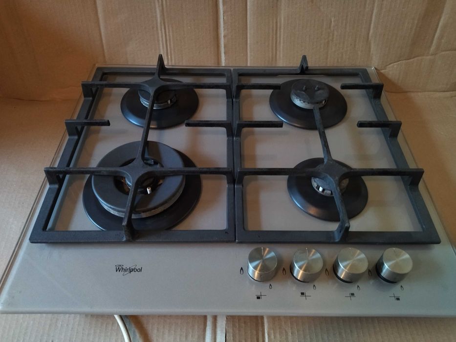 Plita incorporabila din ceramica pe gaz Whirlpool al șaselea simț model deosebit și modern se încadrează perfect în blatul de bucătărie și în mobila